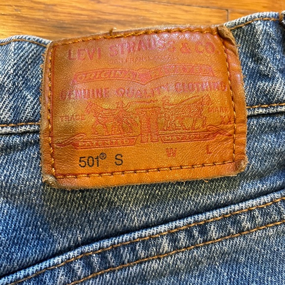 Levi’s 501 S denim blue jeans not distressed, no ankle fray. - Picture 1 of 4
